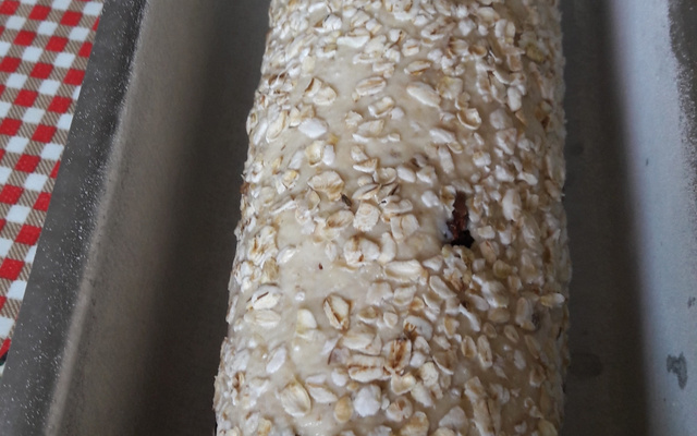 Pão de aveia, quinoa e uvas passas