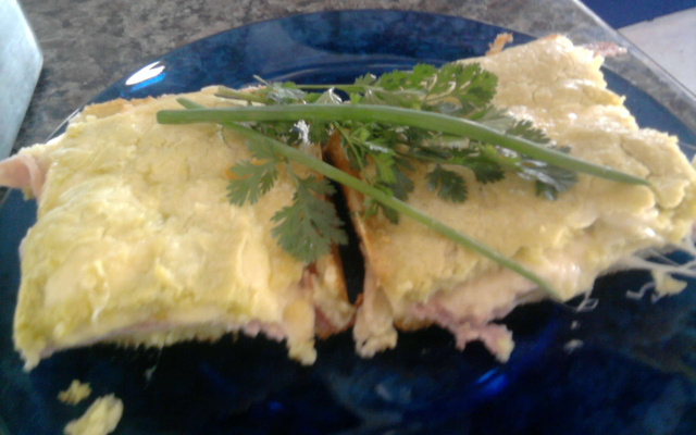 Torta de presunto e queijo com alho e cebola