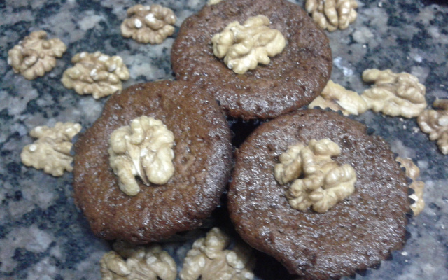 Cupcake de chocolate e nozes