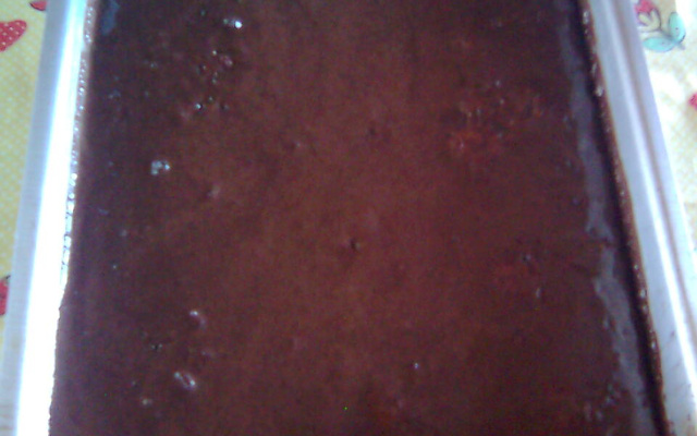 Bolo de cenoura com cobertura de chocolate