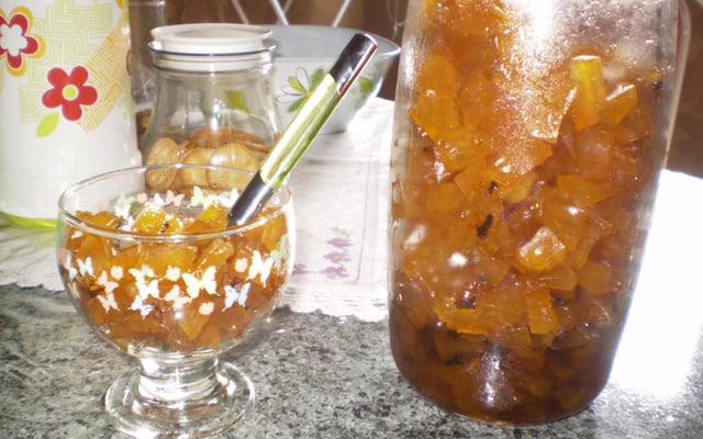 Doce de mamão verde em cubinhos