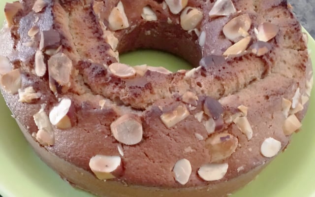 Bolo de banana, canela e castanha integral