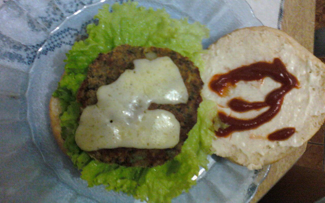 Hambúguer de brócolis com proteína de soja