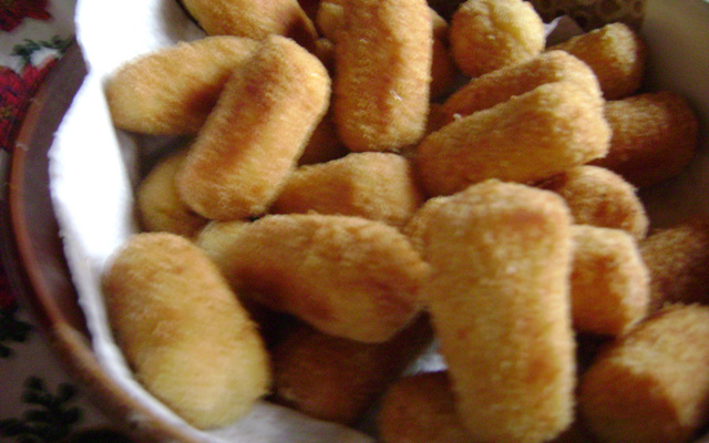 Croquete de milho e queijo