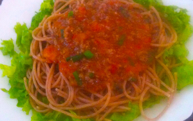 Macarrão integral com carne moída