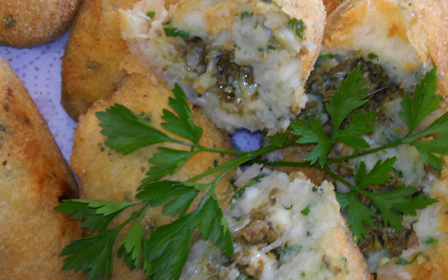 Bolinho de mandioca recheado