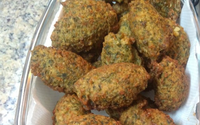 Bolinho de arroz com espinafre