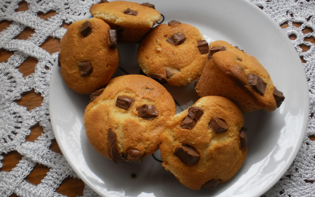 Bolinho de baunilha com gotas de chocolate