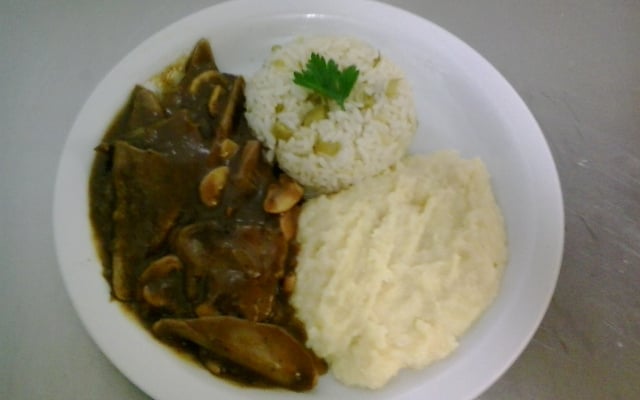 Língua ao molho madeira