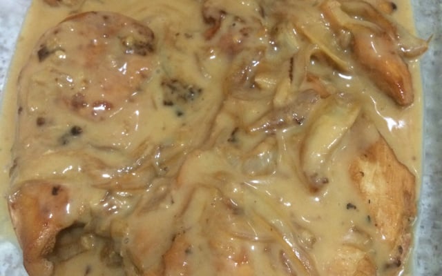 Peito de frango grelhado com requeijão