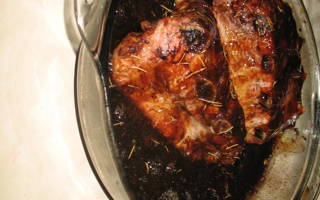 Costelinha suína assada com molho agridoce