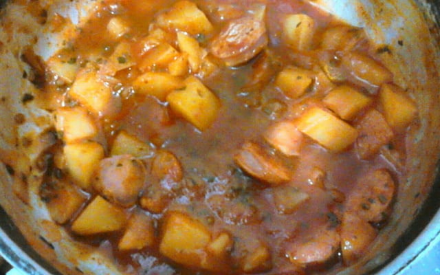 Ensopado de linguiça com batata
