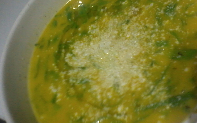 Sopa de abóbora com calabresa