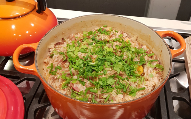 Arroz carreteiro com sobras de churrasco da Bianca