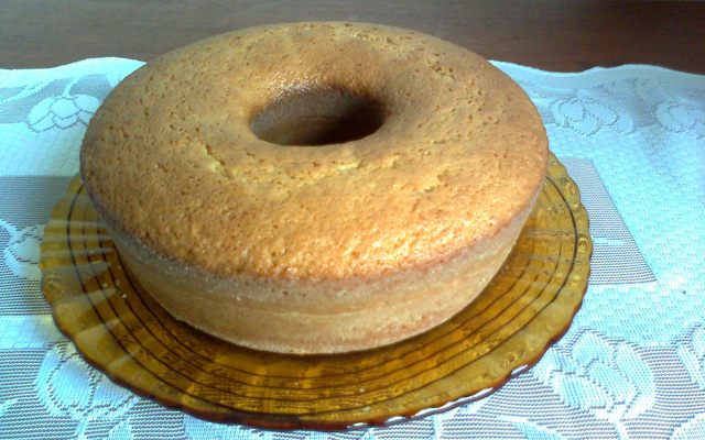 Bolo fofinho com casca de laranja