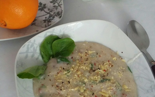 Polenta cremosa com agrião