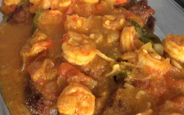 Filé de peixe ao molho e camarão