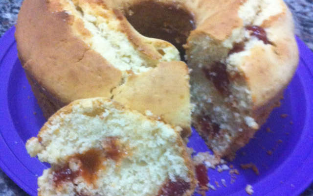 Bolo simples com goiabada