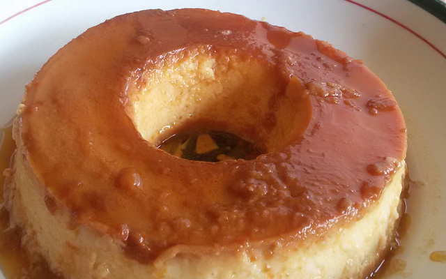 Pudim de leite condensado na panela de pressão