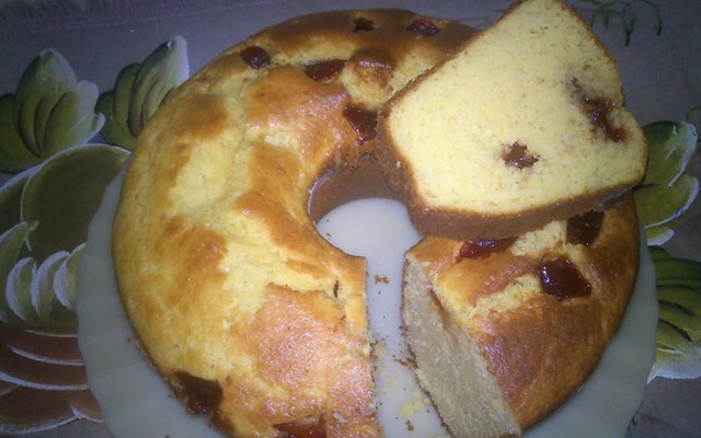 Bolo de fubá com goiabada