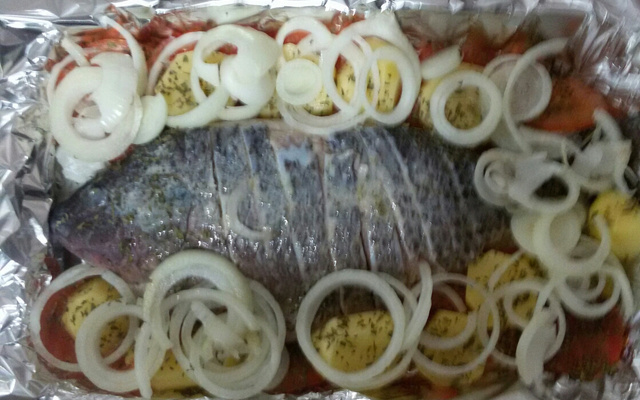 Peixe no forno (tilápia)