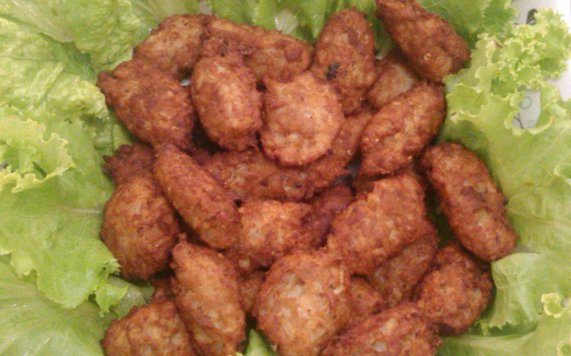 Bolinho de arroz com sardinha delicioso