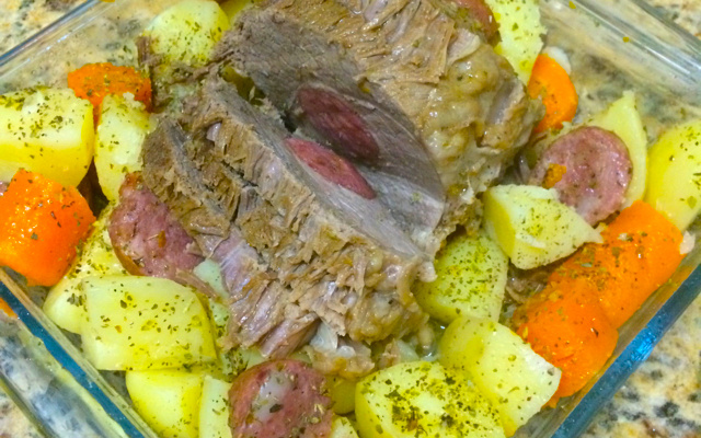 Carne assada com batatas