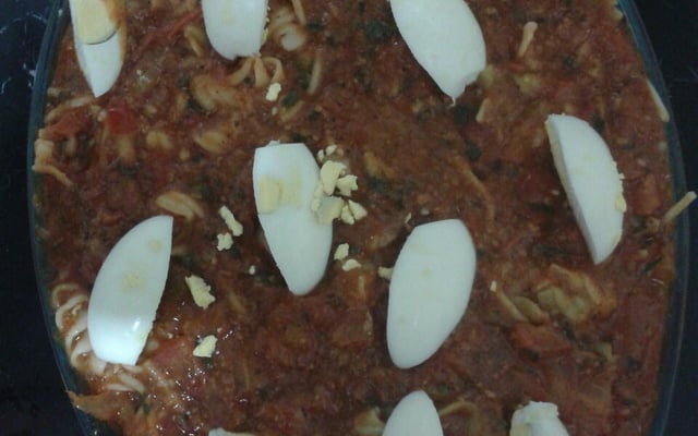 Macarrão de atum com molho de tomate