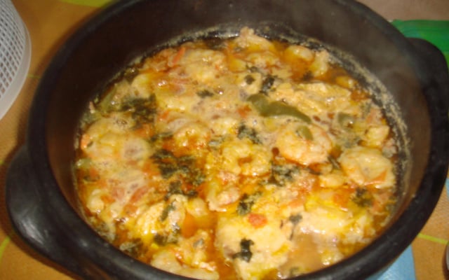 Moqueca de peixe ao molho de camarão