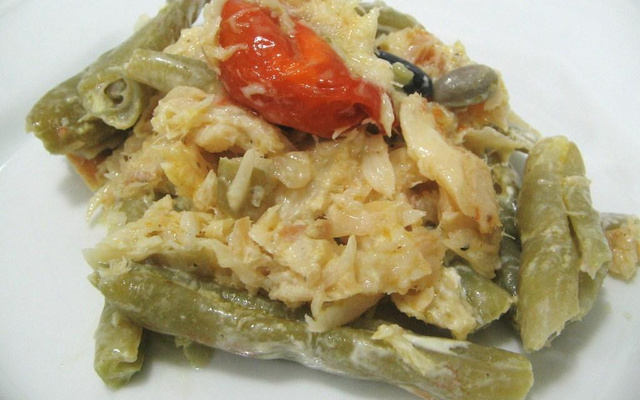 Bacalhau cremoso com vagem e tomates cereja