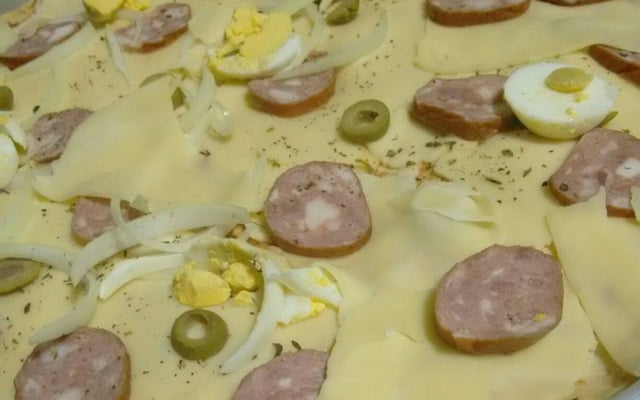 Massa para pizza na cachaça e manjericão