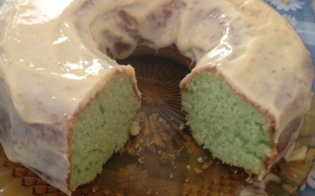 Bolo verdinho com creme de Limão