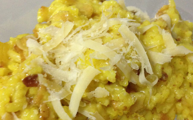 Risoto milanês com amêndoas flambadas