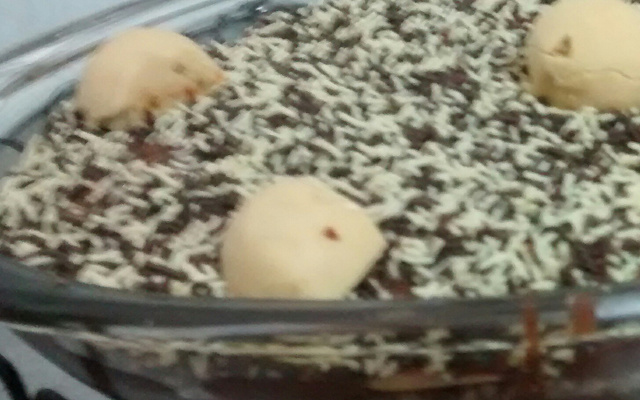 Pavê de creme de avelã e bombom