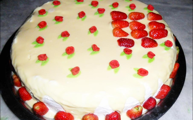 Bolo mousse de morango