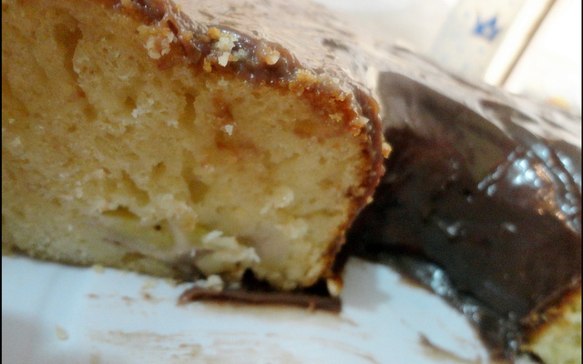 Bolo de Banana com cobertura de Brigadeiro