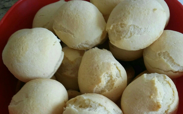 Pão de queijo com batatas