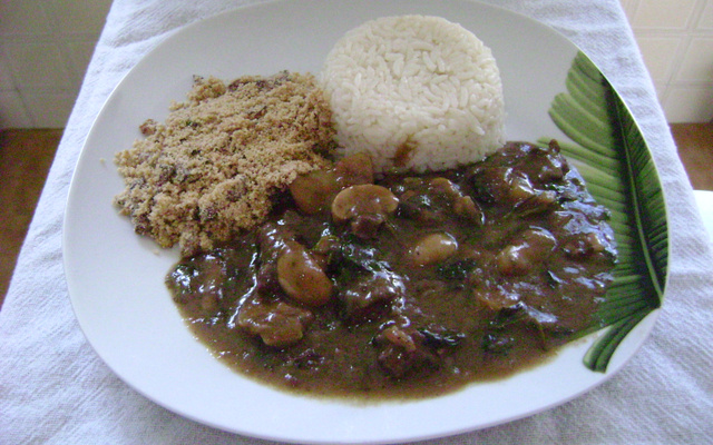 Ensopado de carne com batata e agrião