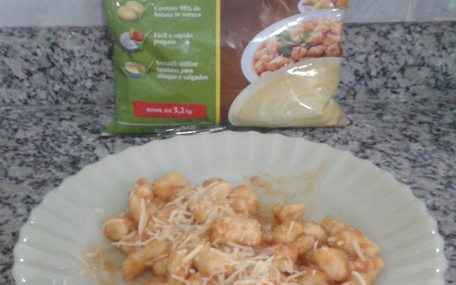 Nhoque com purê de batata instantâneo