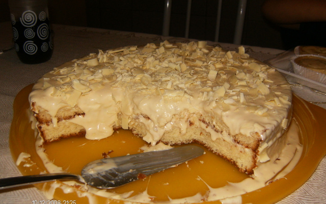 Bolo falso de chocolate branco
