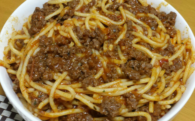 Macarrão com carne moída