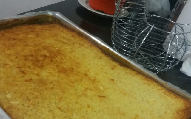 Bolo de mandioca com coco