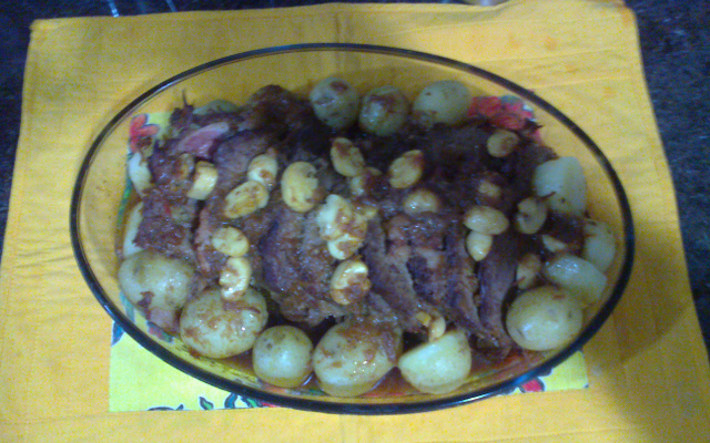 Chã de fora assado com batatinhas e cogumelos