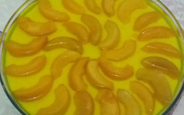 Torta de pêssego gelada e fácil