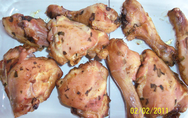 Coxas e sobrecoxas assadas em tempero especial