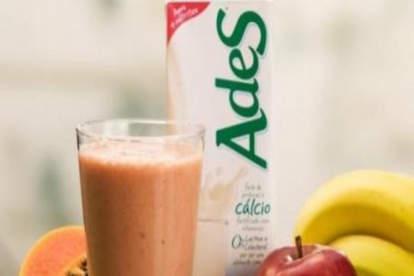 Vitamina de frutas com Ades