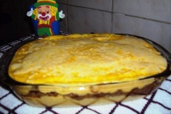 Escondidinho de carne moída e mandioquinha salsa