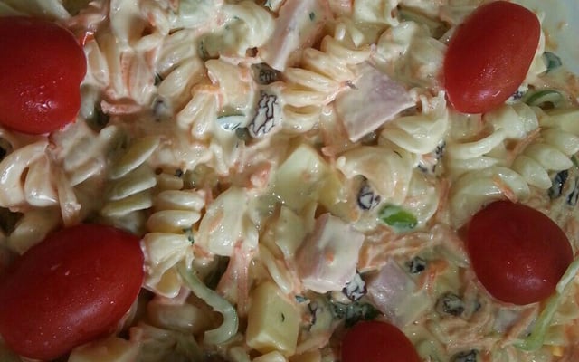 Salada de macarrão cremosa