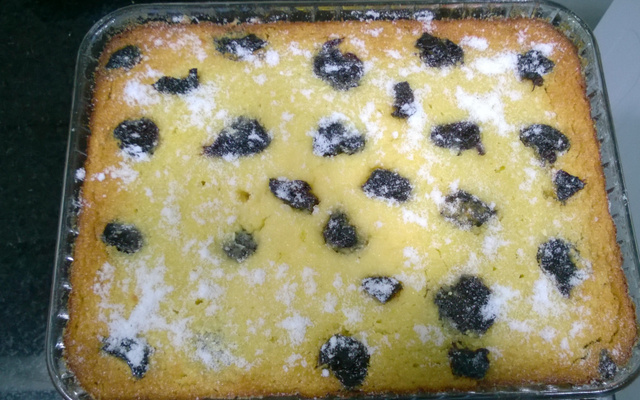 Bolo de mandioca (aipim) com ameixa do Lúcio Cezar