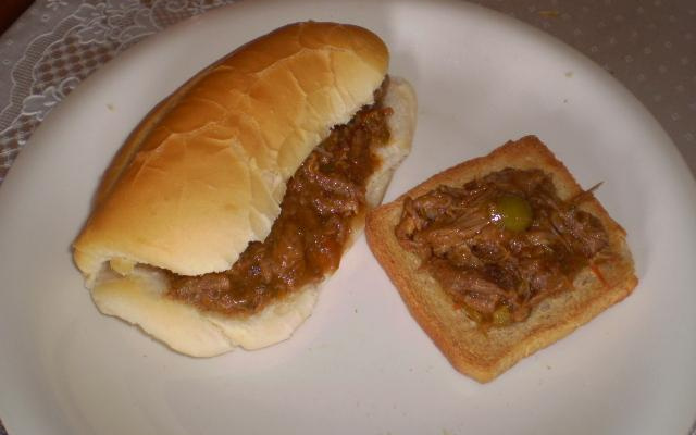 Sanduíche de carne louca